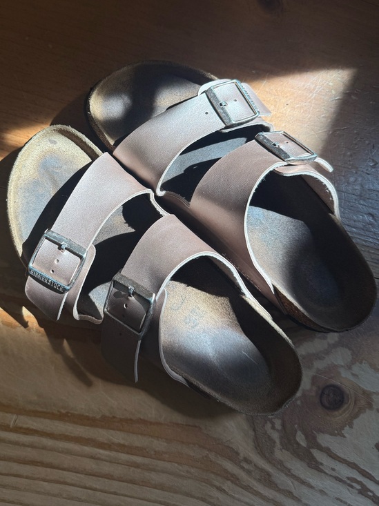 Birkenstock Shoes - RARE Birkenstock Arizona Birko-Flor Sandal - Great Condition!! Women’s sz 9-9.5